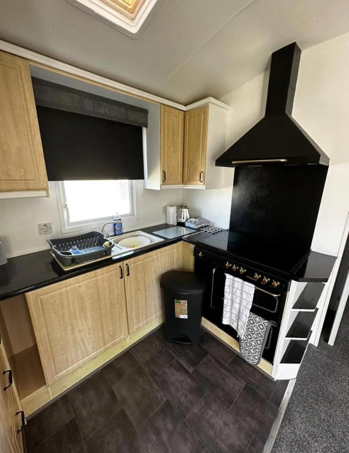 2 Bedroom Caravan With Sea Views Eastchurch ภายนอก รูปภาพ
