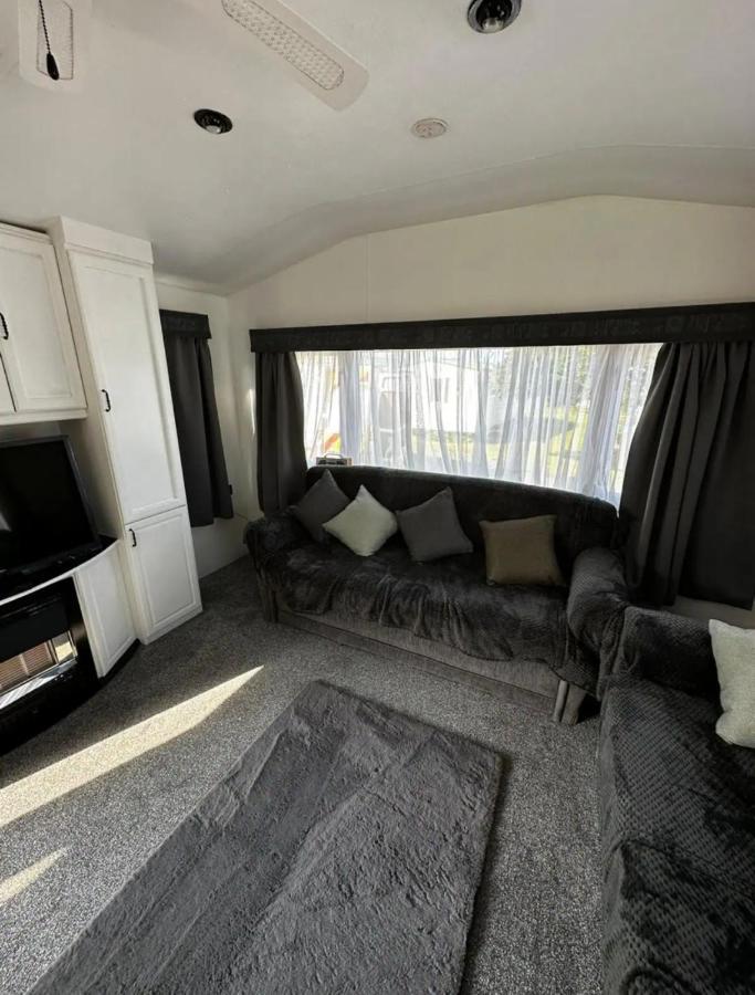 2 Bedroom Caravan With Sea Views Eastchurch ภายนอก รูปภาพ
