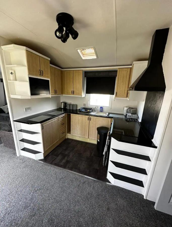 2 Bedroom Caravan With Sea Views Eastchurch ภายนอก รูปภาพ