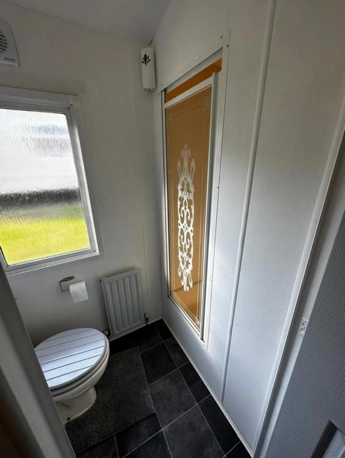 2 Bedroom Caravan With Sea Views Eastchurch ภายนอก รูปภาพ