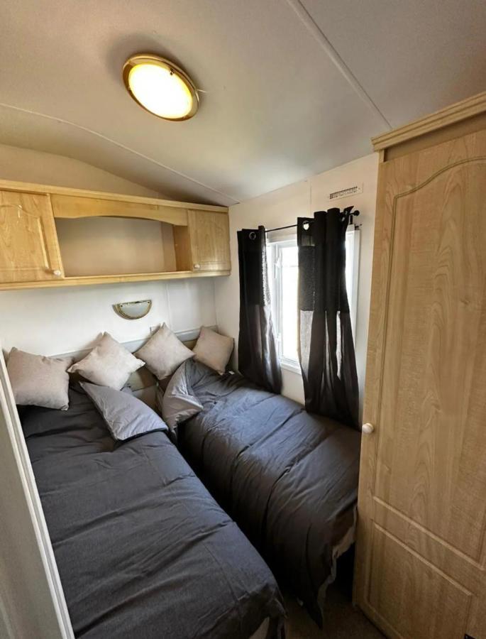 2 Bedroom Caravan With Sea Views Eastchurch ภายนอก รูปภาพ