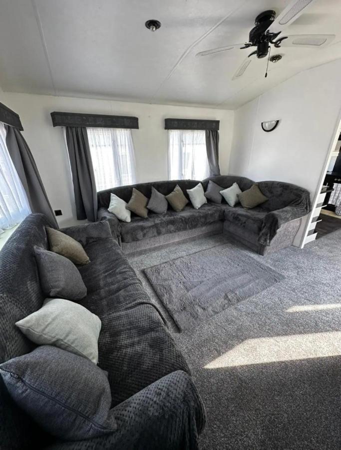2 Bedroom Caravan With Sea Views Eastchurch ภายนอก รูปภาพ
