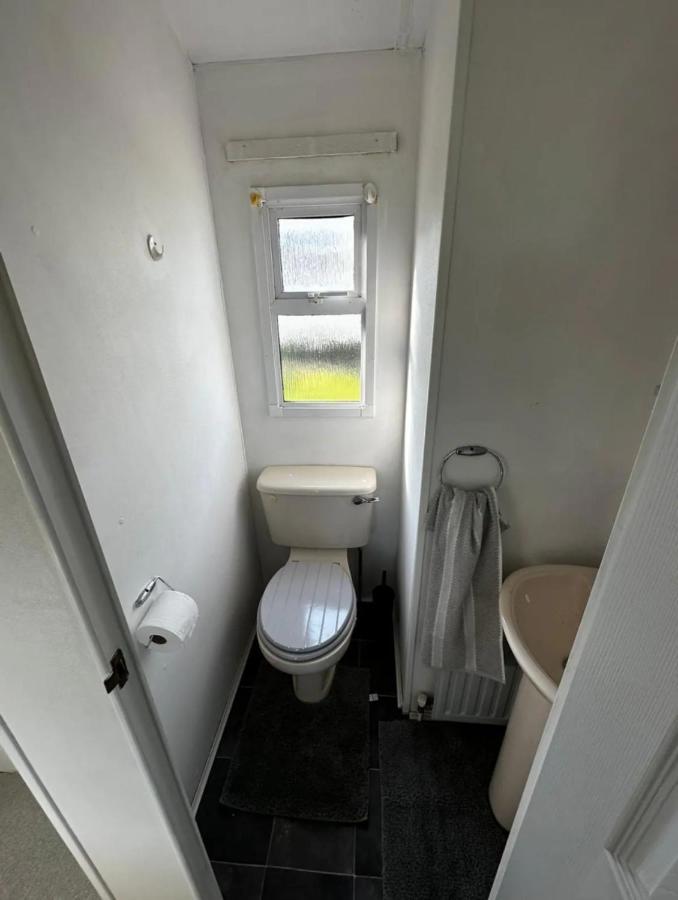 2 Bedroom Caravan With Sea Views Eastchurch ภายนอก รูปภาพ